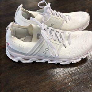 Women’s White On Running Cloudswift Athletic Running Shoes size 8